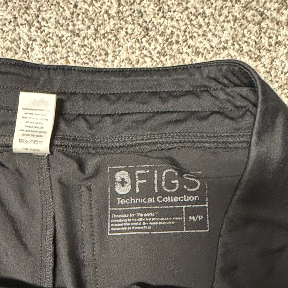 Figs Women's Black Jogger scrub pants - Picture 4 of 4